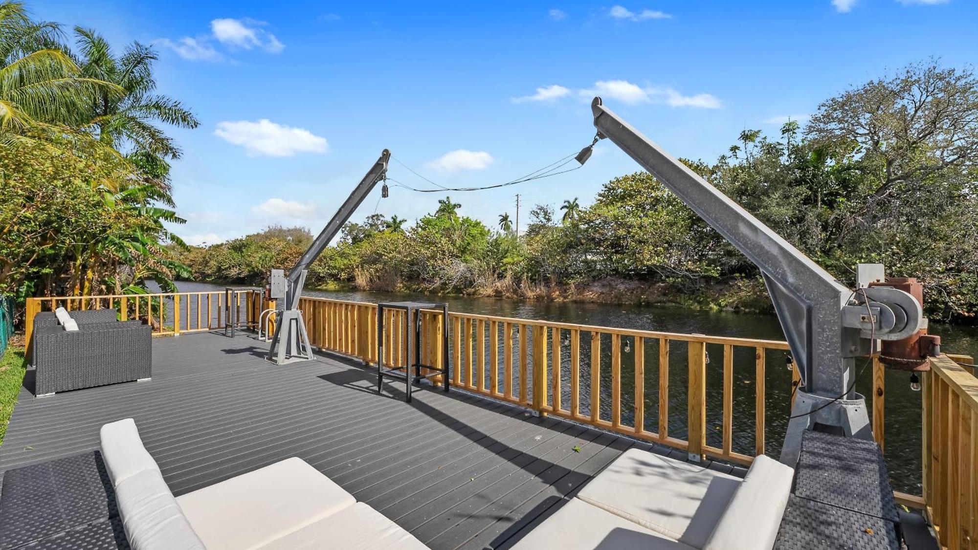 Luxury Miami Waterfront Retreat With Private Dock Villa Golden Glades Bagian luar foto